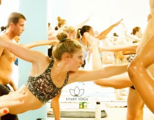 Tout ce que vous devez savoir sur le Hot Yoga (ou Yoga Bikram) avant d’essayer un cours